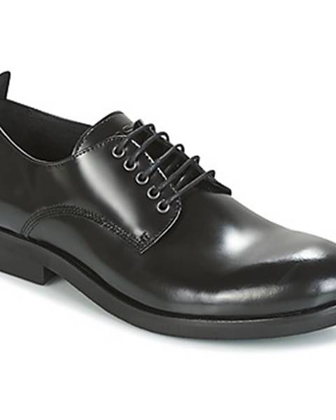 Čierne topánky Kost